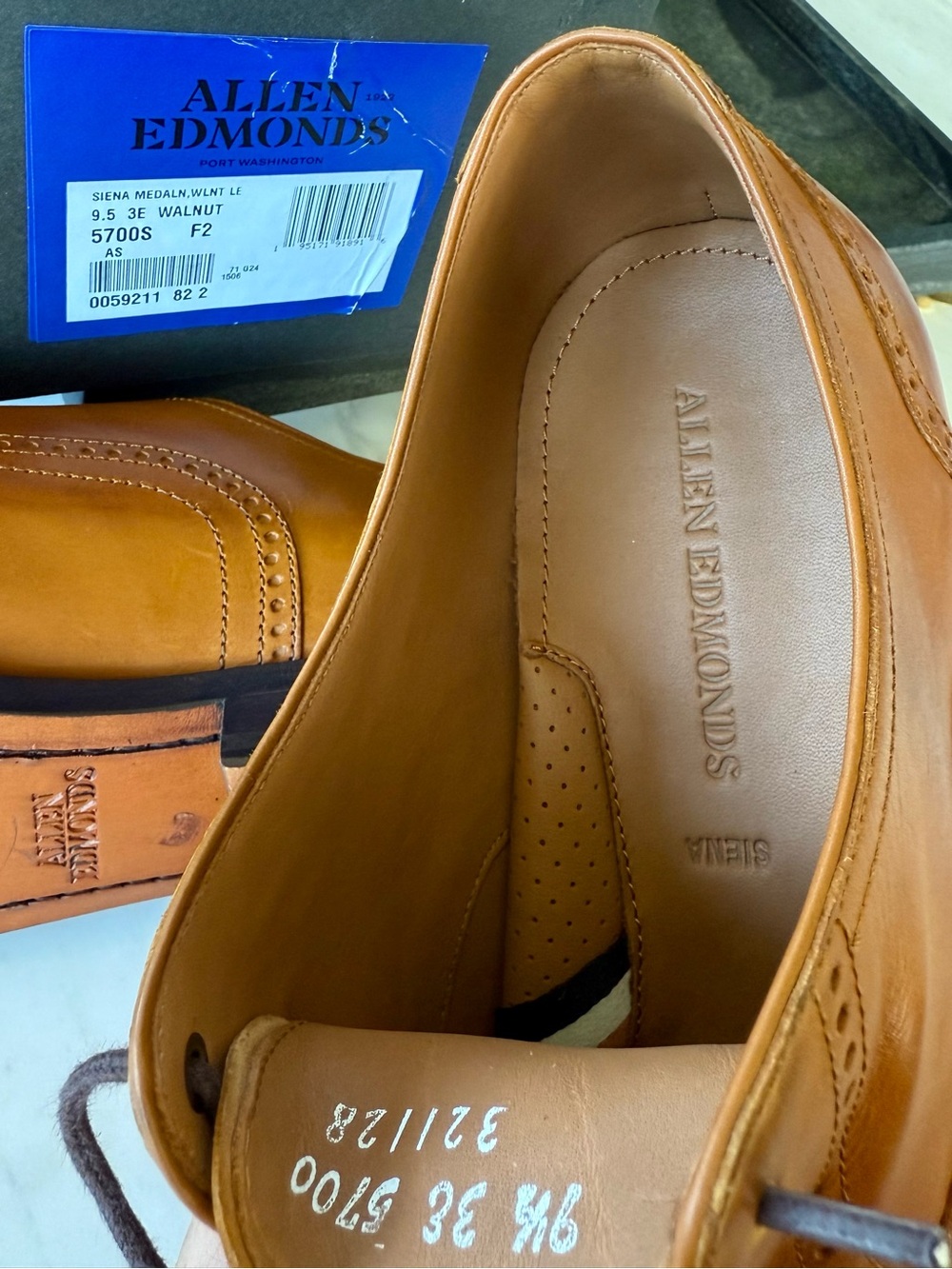 New Allen Edmonds Siena Medallion Oxford Dress Shoe Walnut Leather - Picture 13 of 15